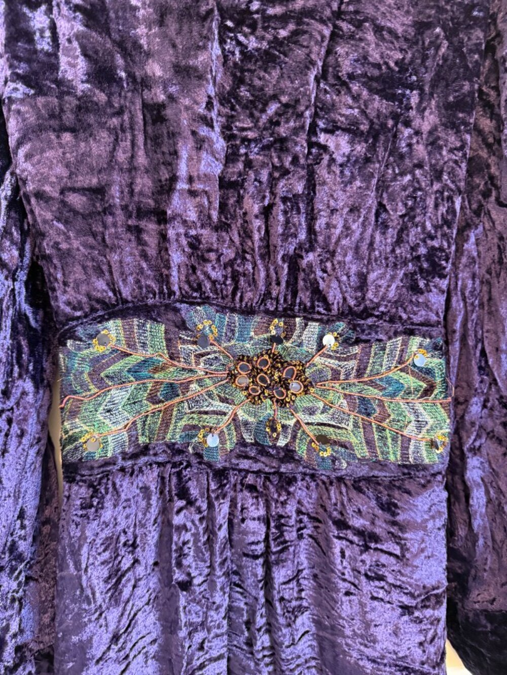 Luxurious purple crushed velvet long robe with beaded waist detail. - Picture 5 of 8